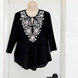 ⭐️ Bogo ⭐️ 🎈Michael Kors Sz M embroidered black blouse top